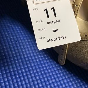 Low heel shoes